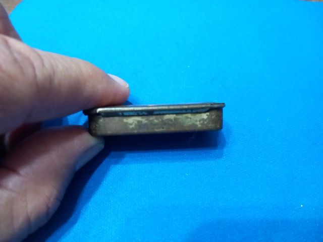 Vecchia scatolina latta con crema x labb