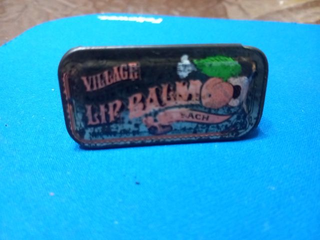 Vecchia scatolina latta con crema x labb