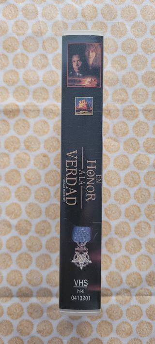 Película VHS "En honor a la verdad"