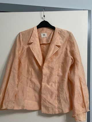 Traje de fiesta de chaqueta y falda con corpiño