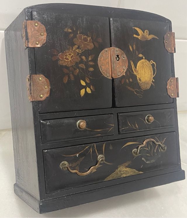 ANTIGUO JOYERO ORIENTAL LACADO