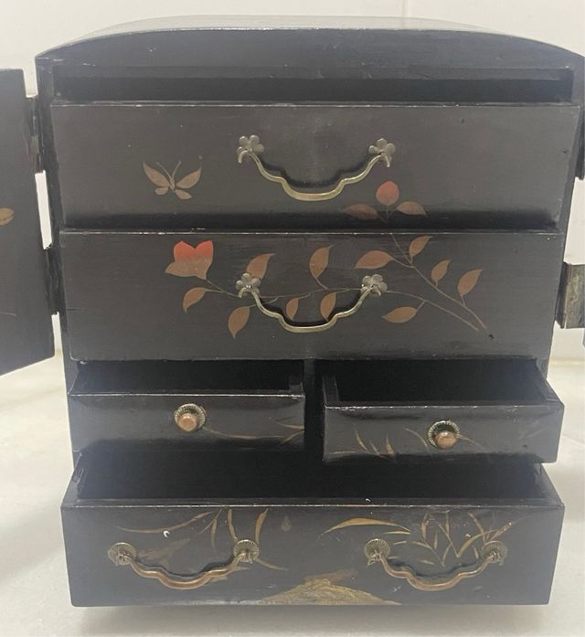 ANTIGUO JOYERO ORIENTAL LACADO