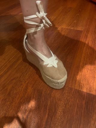 Alpargatas de ante beige con plataforma T37