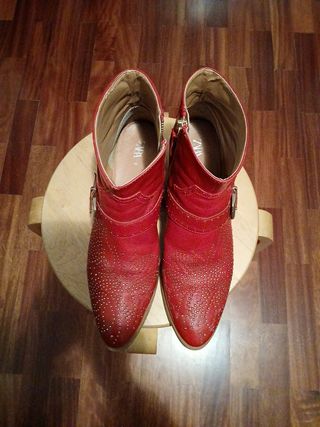 Botines Camperos rojos Zara