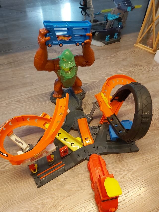 PISTA HOT WHEELS ATAQUE AL GORILA