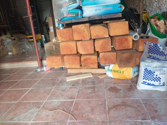 Bigues fusta grans rústiques. Vigas madera grandes