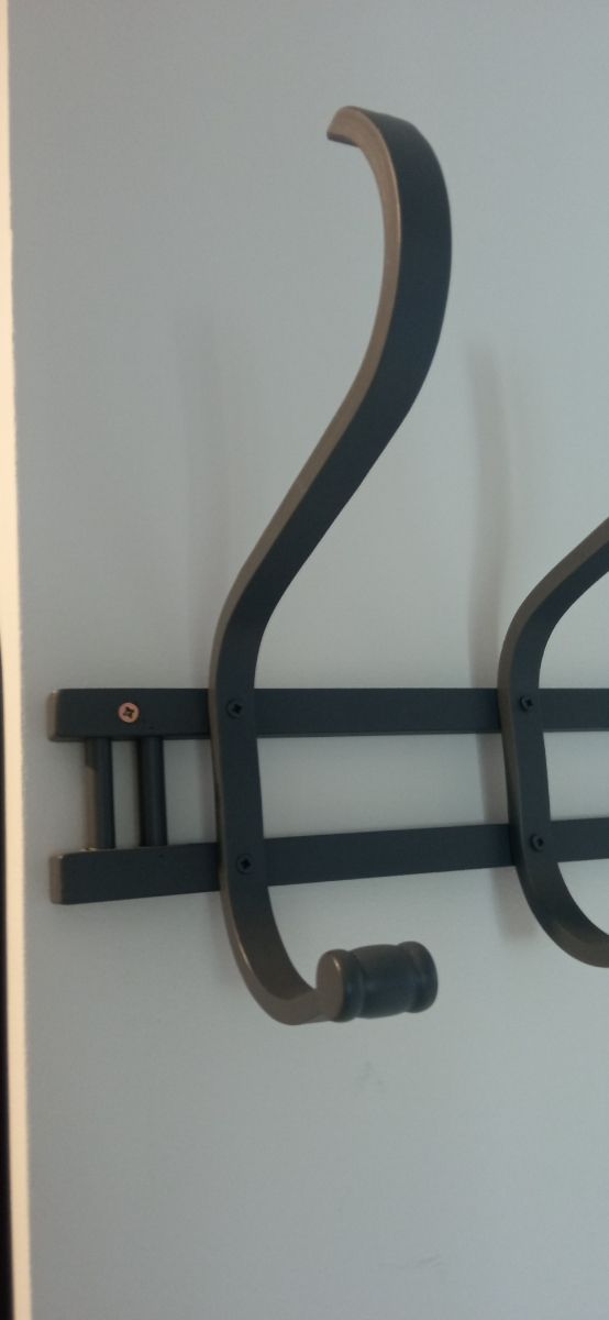 Perchero gris oscuro