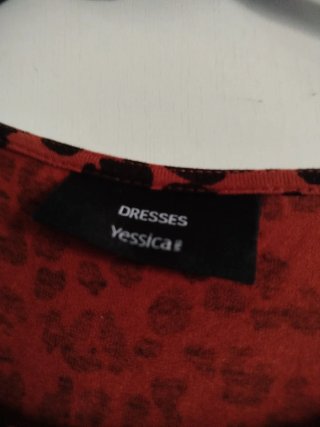 Vestito in cotone colore mattone animalier.