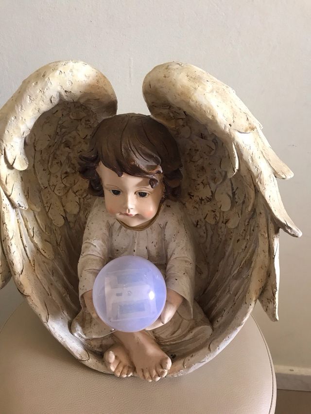 Angelo con luce solare