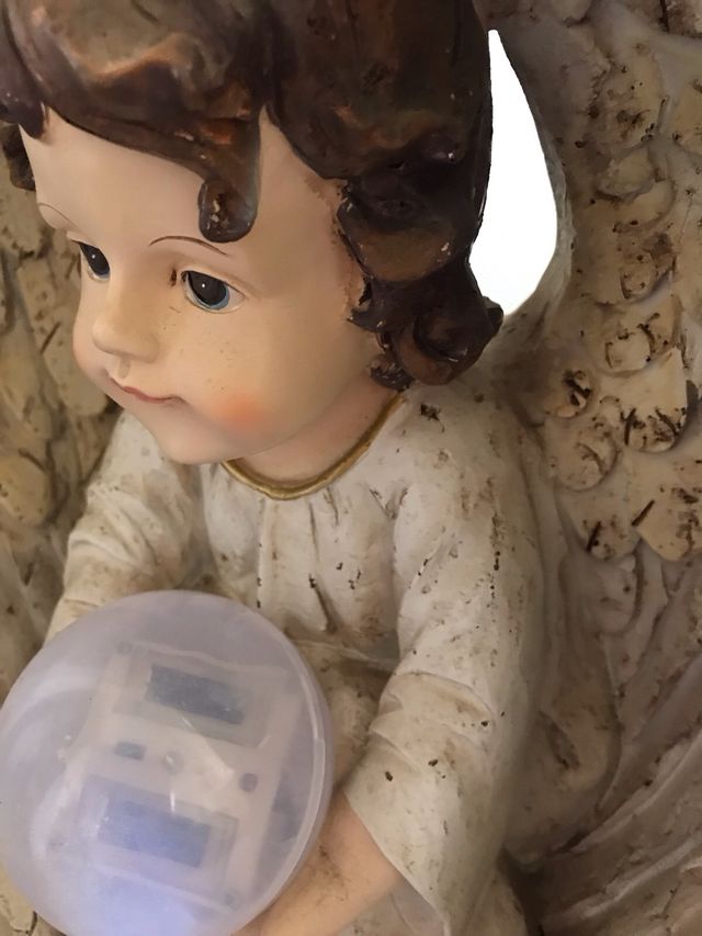 Angelo con luce solare