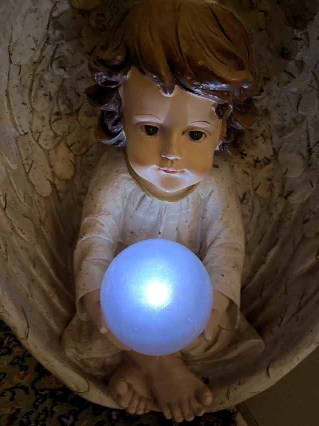 Angelo con luce solare