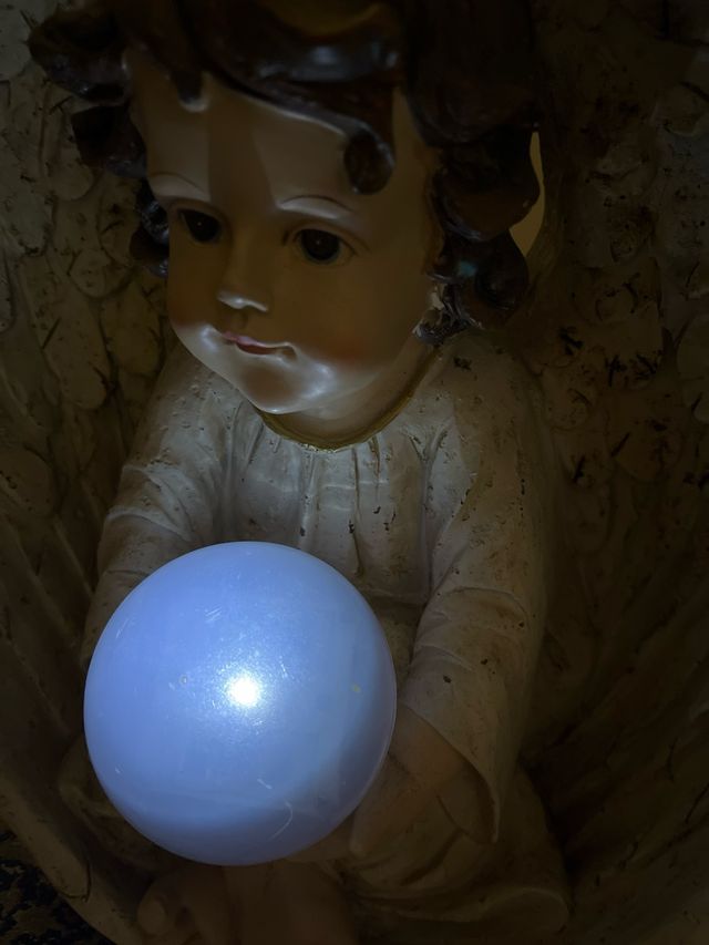 Angelo con luce solare