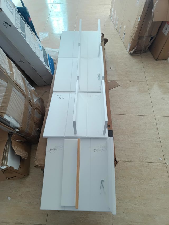 Estanterías blancas dobles