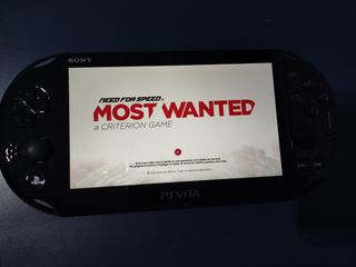 PSP Vita + 3 juegos