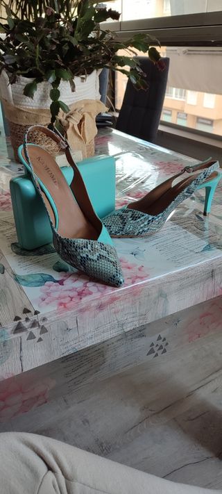 Sandalias y bolso fiesta.