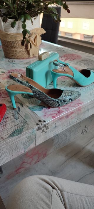 Sandalias y bolso fiesta.