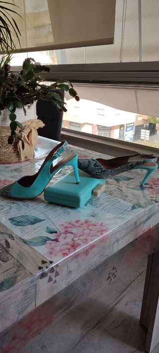 Sandalias y bolso fiesta.