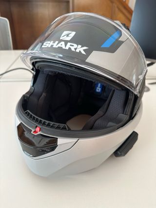 Casco Shark con intercomunicador