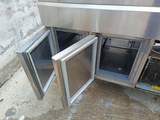 Mesa refrigerada