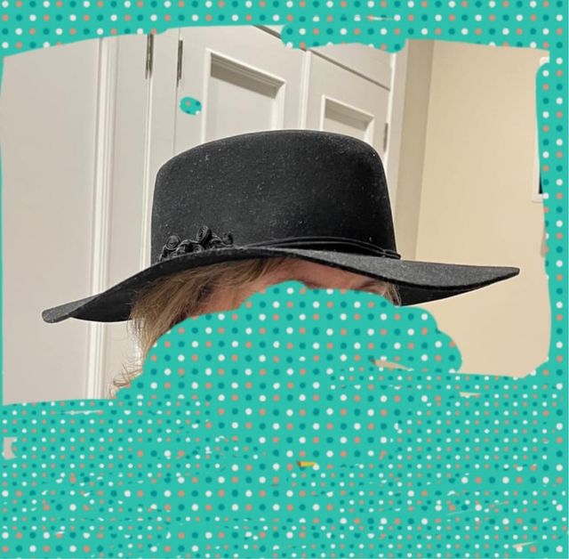 Sombrero negro ala ancha