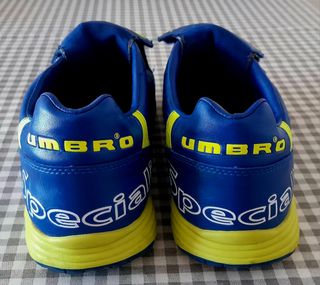 Botas fútbol umbro speciali