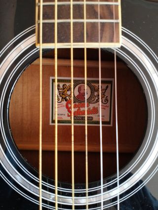 Guitarra marca Oscar Schmidt