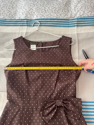 Vestido vintage marrón corte años 50