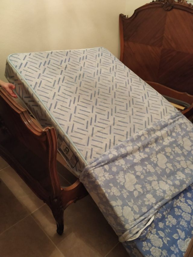 Cama antigua, somier y colchón incluidos