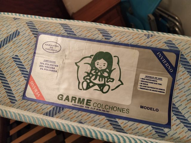 Cama antigua, somier y colchón incluidos