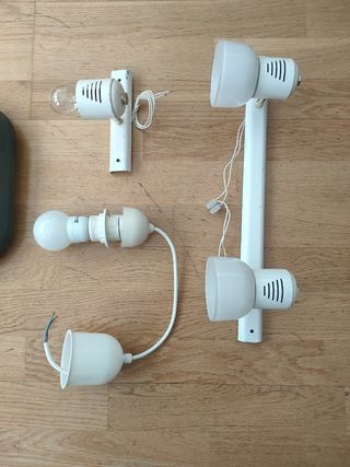 Luces de pared y de techo.