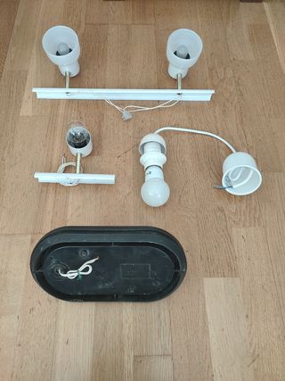 Luces de pared y de techo.