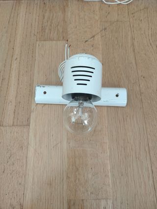 Luces de pared y de techo.