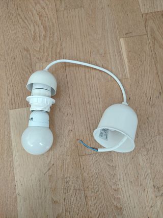 Luces de pared y de techo.