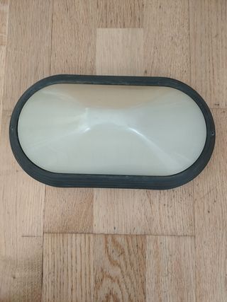 Luces de pared y de techo.