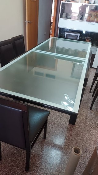 Mesa extensible y sillas comedor