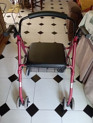 Andador de aluminio en perfecto estado.