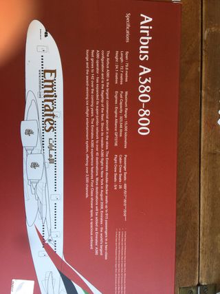 Avión Emirates AIR BUS 380 MAQUETA SIN ESTRENAR