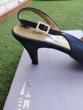 Sandalia negra