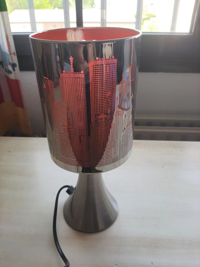 Lampara sobre mesa tactil