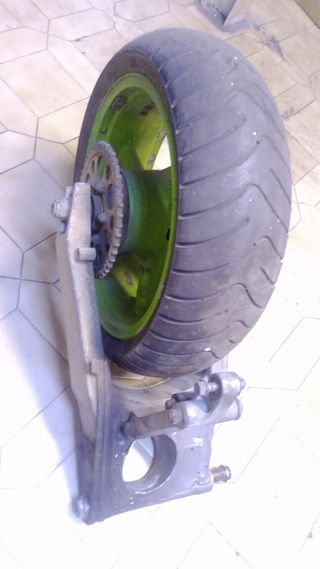 Kawasaki ZXR750 basculante + rueda