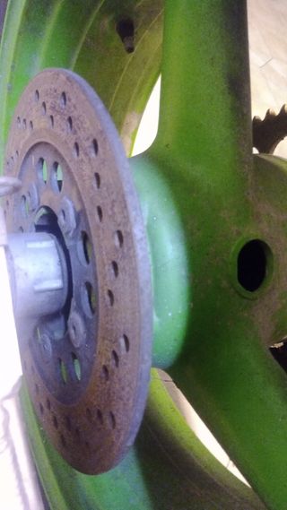 Kawasaki ZXR750 basculante + rueda