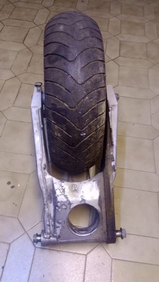 Kawasaki ZXR750 basculante + rueda