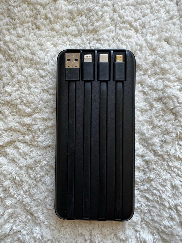 Cargador portatil de 4 entredas