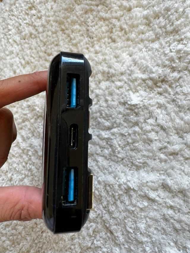 Cargador portatil de 4 entredas