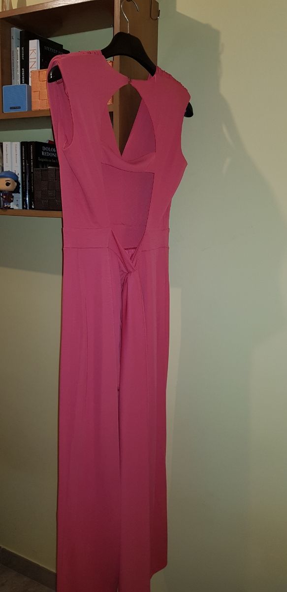 Mono coral de fiesta