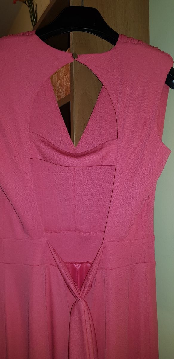 Mono coral de fiesta