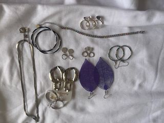 Pendientes , gargantilla y anillos sin estrenar 