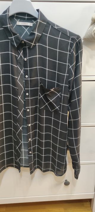 Camisa fina Pull and bear.