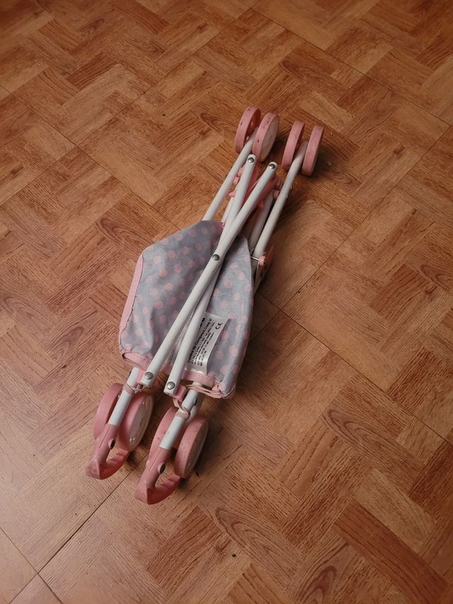 Cochecito de muñecas