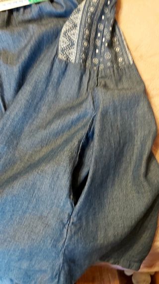 Vestido ganga com apontamentos bordados